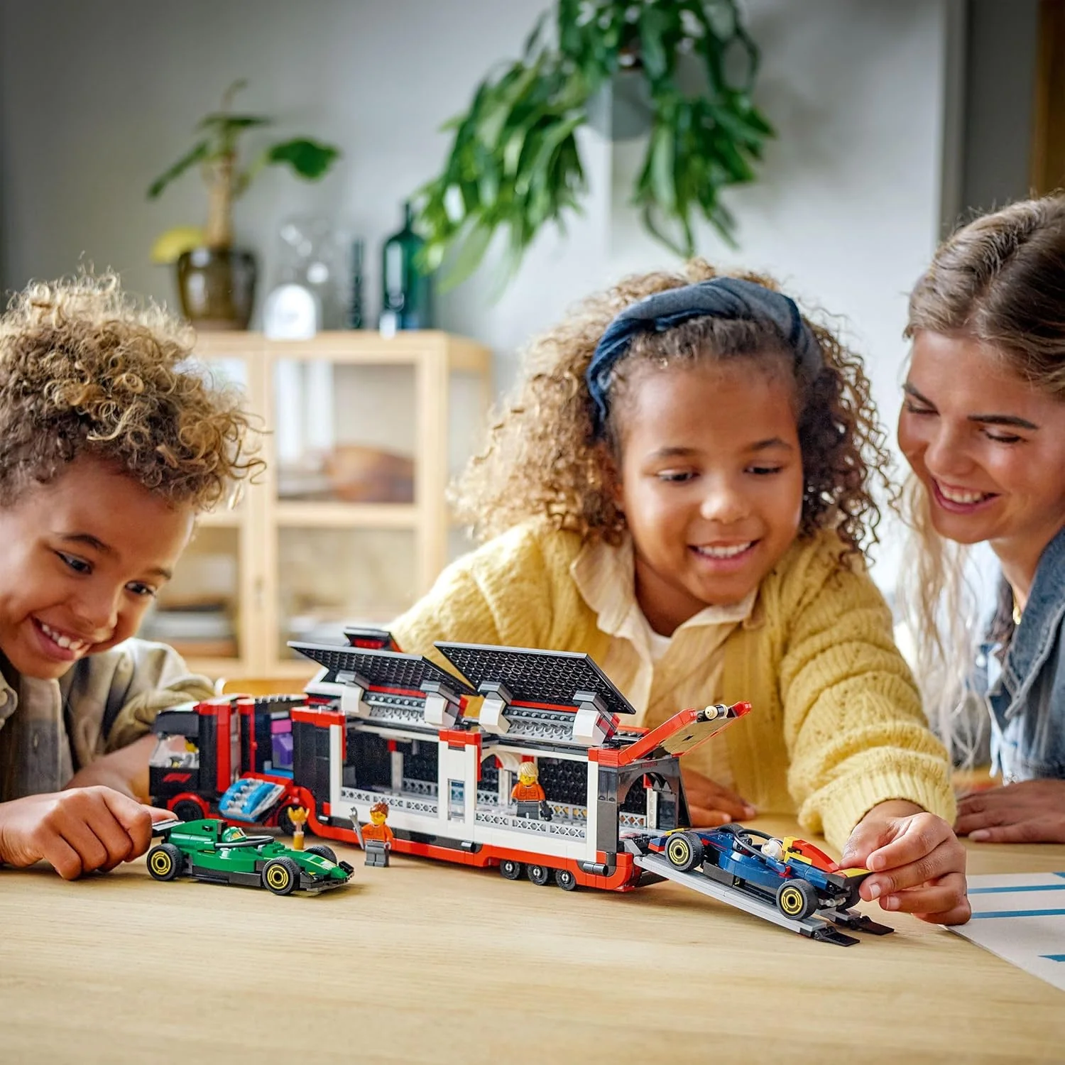 Lego City - Autotrasportatore F1 con monoposto RB20 e AMR24 F1 60445 - Image 2