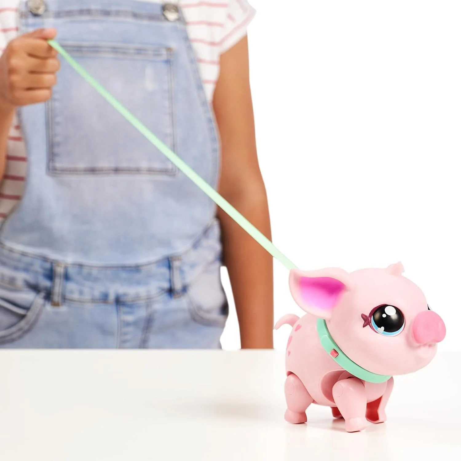Little Live Pets - My Walking Pig interattivo con guinzaglio, biberon e oltre 25 suoni e reazioni - Image 5